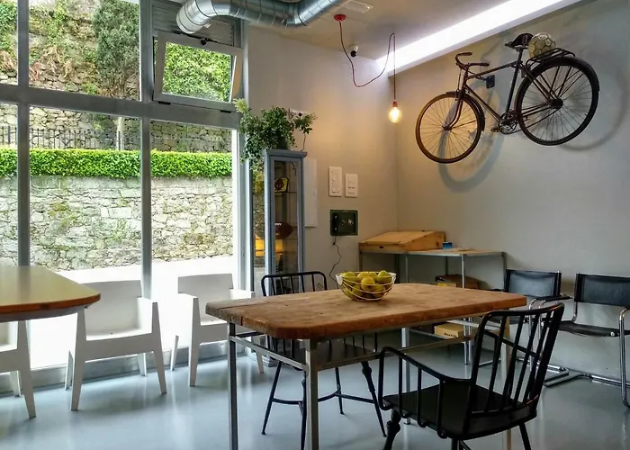 Acola * Ποντεβέντρα